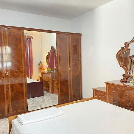 Roeli'S Guest House Pogradec Bagian luar foto