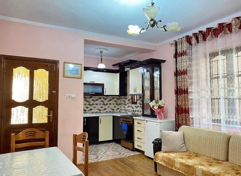 Roeli'S Guest House Pogradec Bagian luar foto