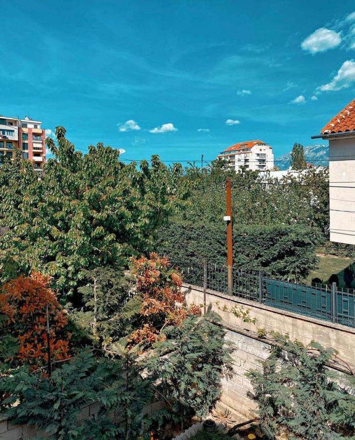 Roeli'S Guest House Pogradec Bagian luar foto