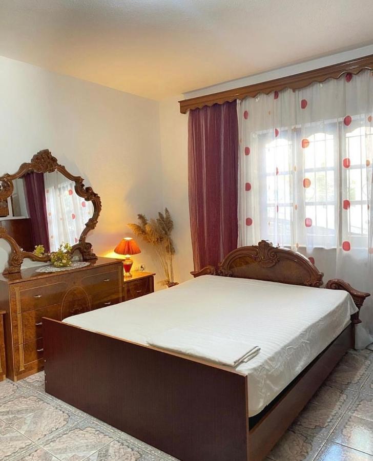 Roeli'S Guest House Pogradec Bagian luar foto
