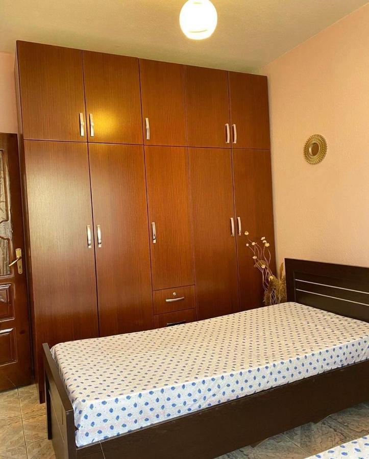Roeli'S Guest House Pogradec Bagian luar foto